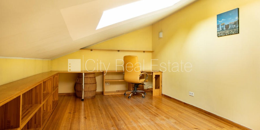 Sludinājumi. Restaurēta māja, iežogota teritorija, terase, plašs skats no loga, divstāvīgs, istabas izolētas 2 Cena: 225000 EUR Foto #5