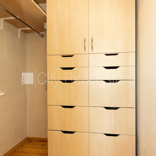 Sludinājumi. Restaurēta māja, iežogota teritorija, terase, plašs skats no loga, divstāvīgs, istabas izolētas 2 Cena: 225000 EUR Foto #6