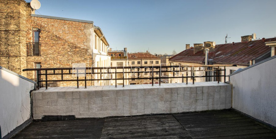 Sludinājumi. Restaurēta māja, iežogota teritorija, terase, plašs skats no loga, divstāvīgs, istabas izolētas 2 Cena: 225000 EUR Foto #9