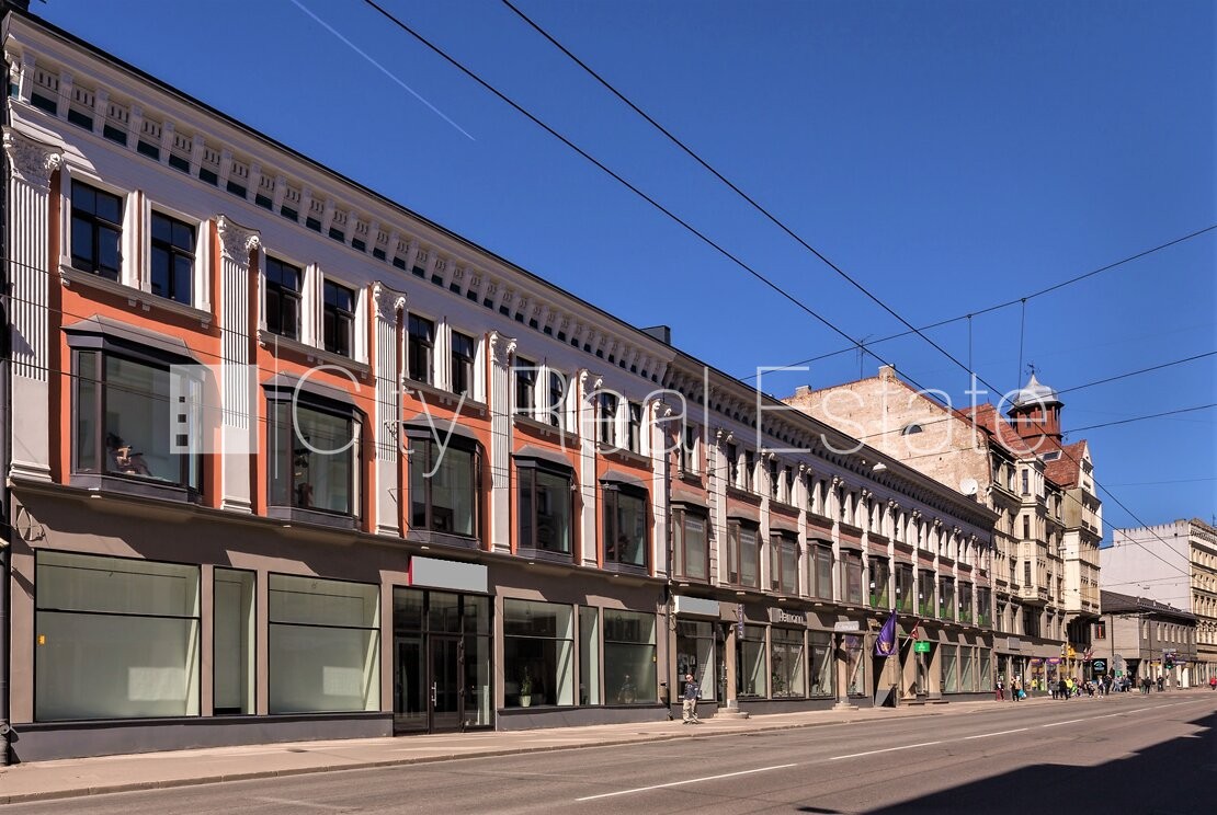 Sludinājumi. Fasādes māja, ieeja no ielas, divas halles, augstie griesti, centrālā apkure, pilnā apdare, lielie Cena: 3000 EUR/mēn Foto #13