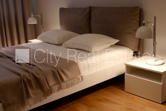 Объявление. Здание во дворе, реновированный дом, вход со двора, лифт, окна выходят в обе стороны дома, Цена: 3200 EUR/мес. Foto #6