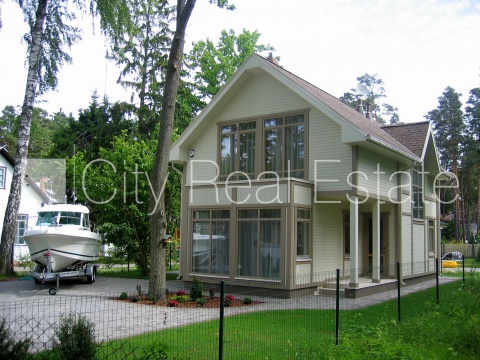 Sludinājumi. Labiekārtots apzaļumots pagalms, iežogota teritorija, guļamistabu skaits 3 gab., istabas izolētas, Cena: 1500 EUR/mēn Foto #13