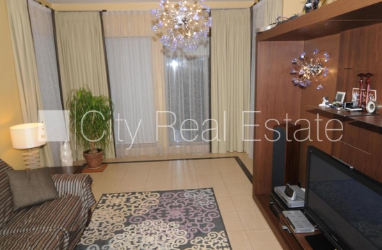 Sludinājumi. Labiekārtots apzaļumots pagalms, iežogota teritorija, guļamistabu skaits 3 gab., istabas izolētas, Cena: 1500 EUR/mēn Foto #5