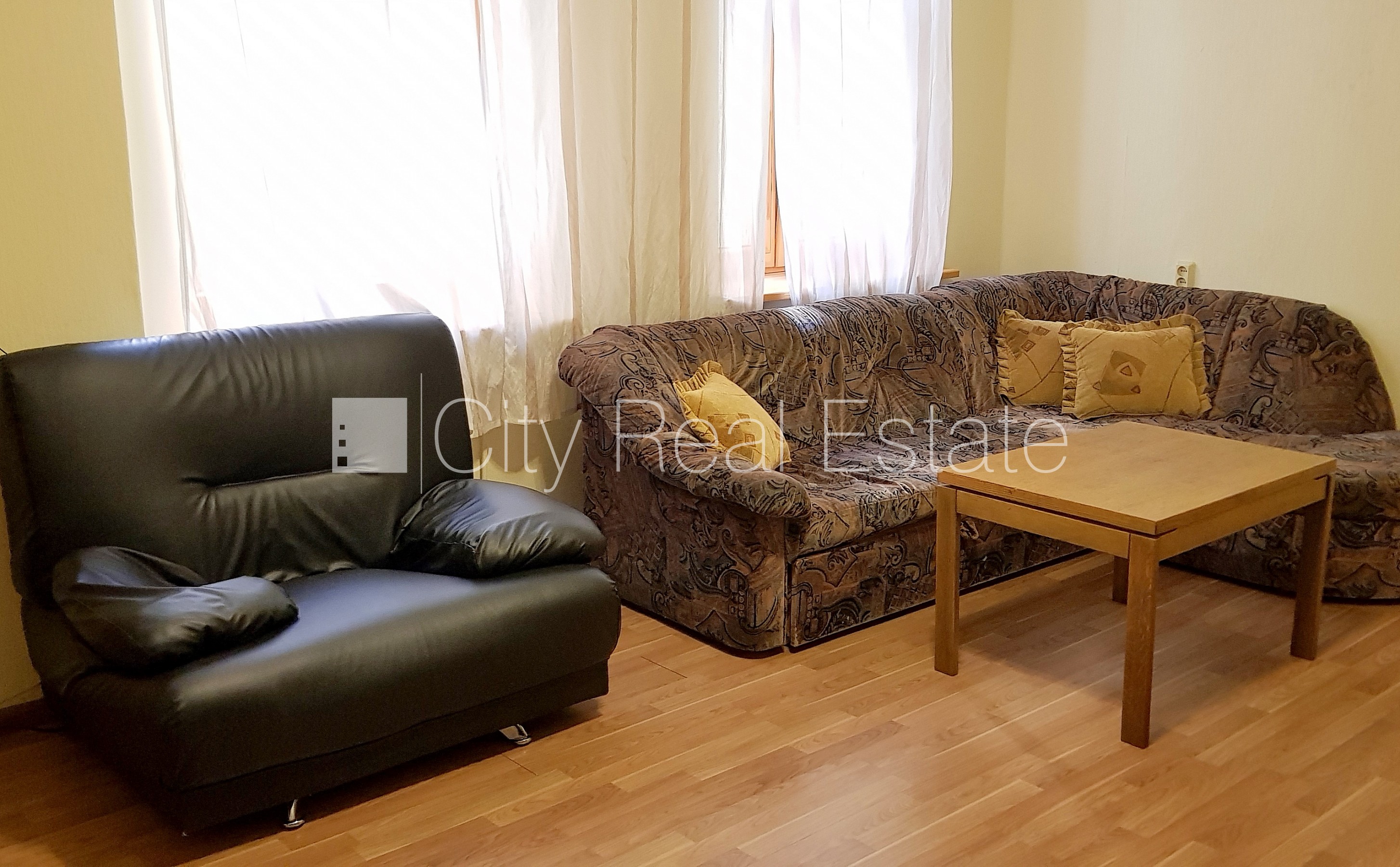 Sludinājumi. Pagalma māja, renovēta māja, slēgts pagalms, objektu apsargā fiziskā apsardze, ir lifts, kāpņu Cena: 750 EUR/mēn Foto #3