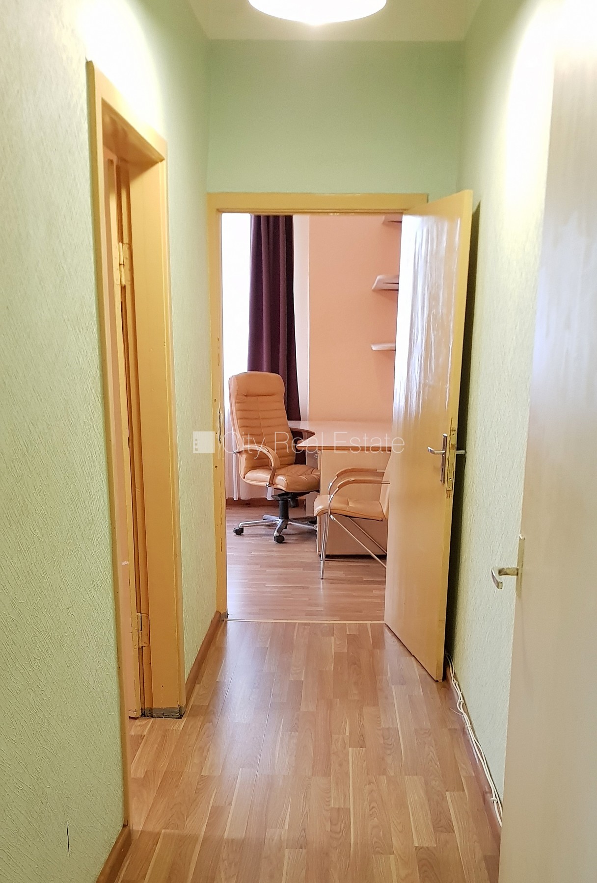 Sludinājumi. Pagalma māja, renovēta māja, slēgts pagalms, objektu apsargā fiziskā apsardze, ir lifts, kāpņu Cena: 750 EUR/mēn Foto #7