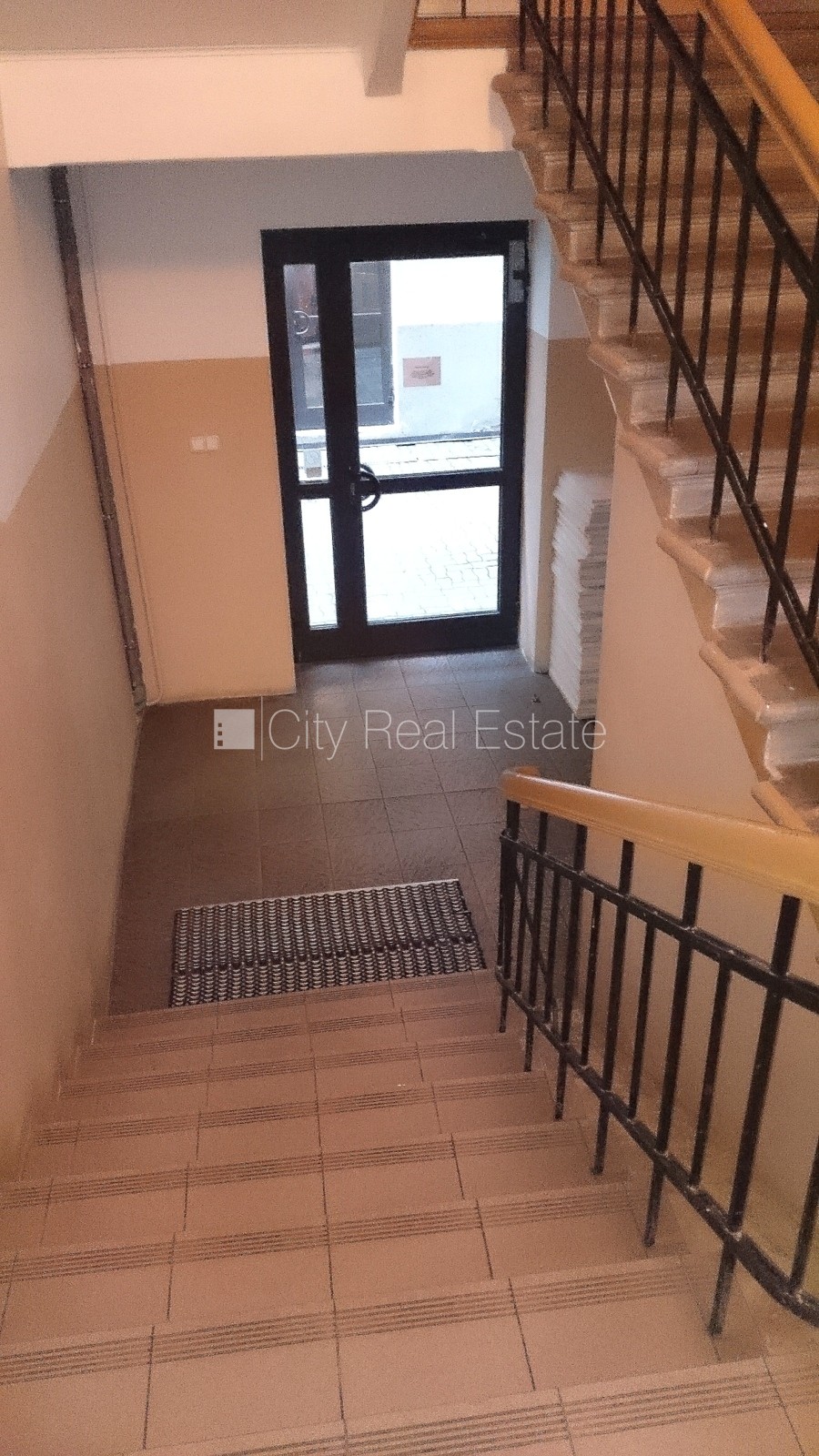 Объявление. Дом во дворе, реновированный дом, вход с улицы, лестничная клетка после косметического ремонта, Цена: 320 EUR/мес. Foto #10