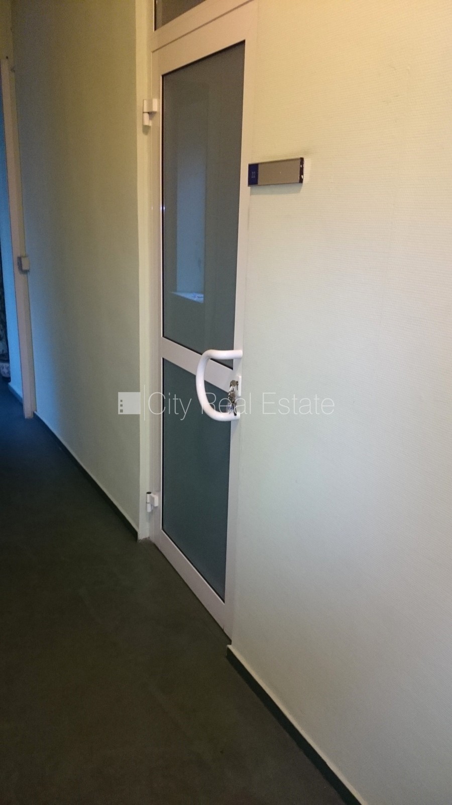 Объявление. Дом во дворе, реновированный дом, вход с улицы, лестничная клетка после косметического ремонта, Цена: 320 EUR/мес. Foto #9