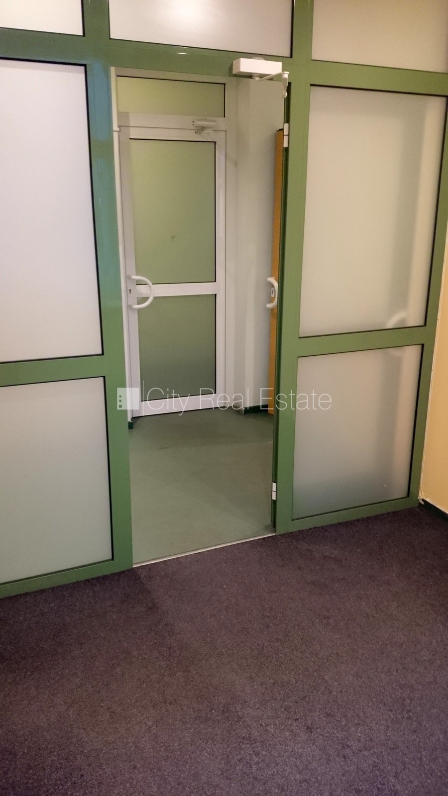 Объявление. Дом во дворе, реновированный дом, вход с улицы, лестничная клетка после косметического ремонта, Цена: 320 EUR/мес. Foto #8