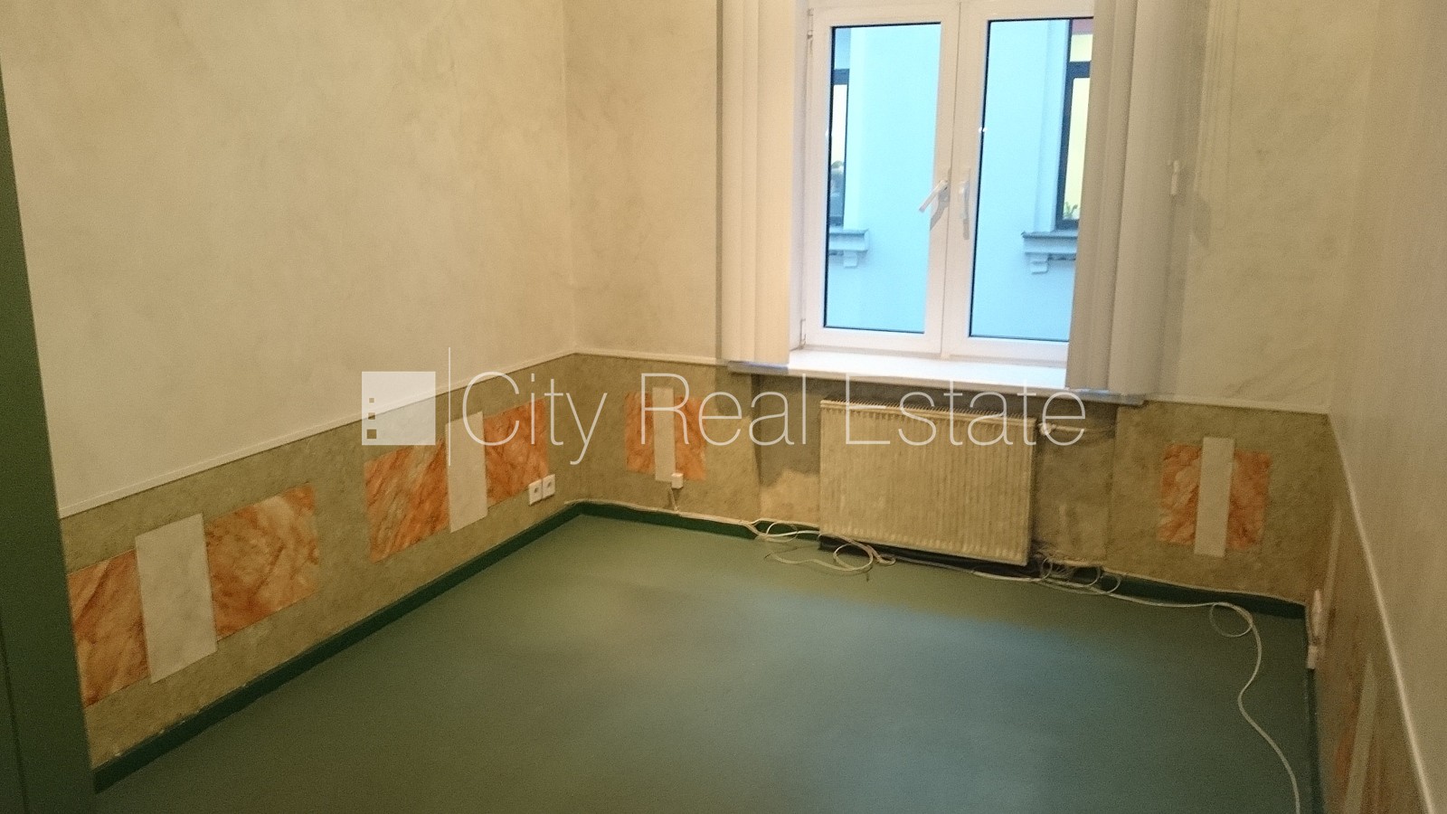 Объявление. Дом во дворе, реновированный дом, вход с улицы, лестничная клетка после косметического ремонта, Цена: 320 EUR/мес. Foto #2