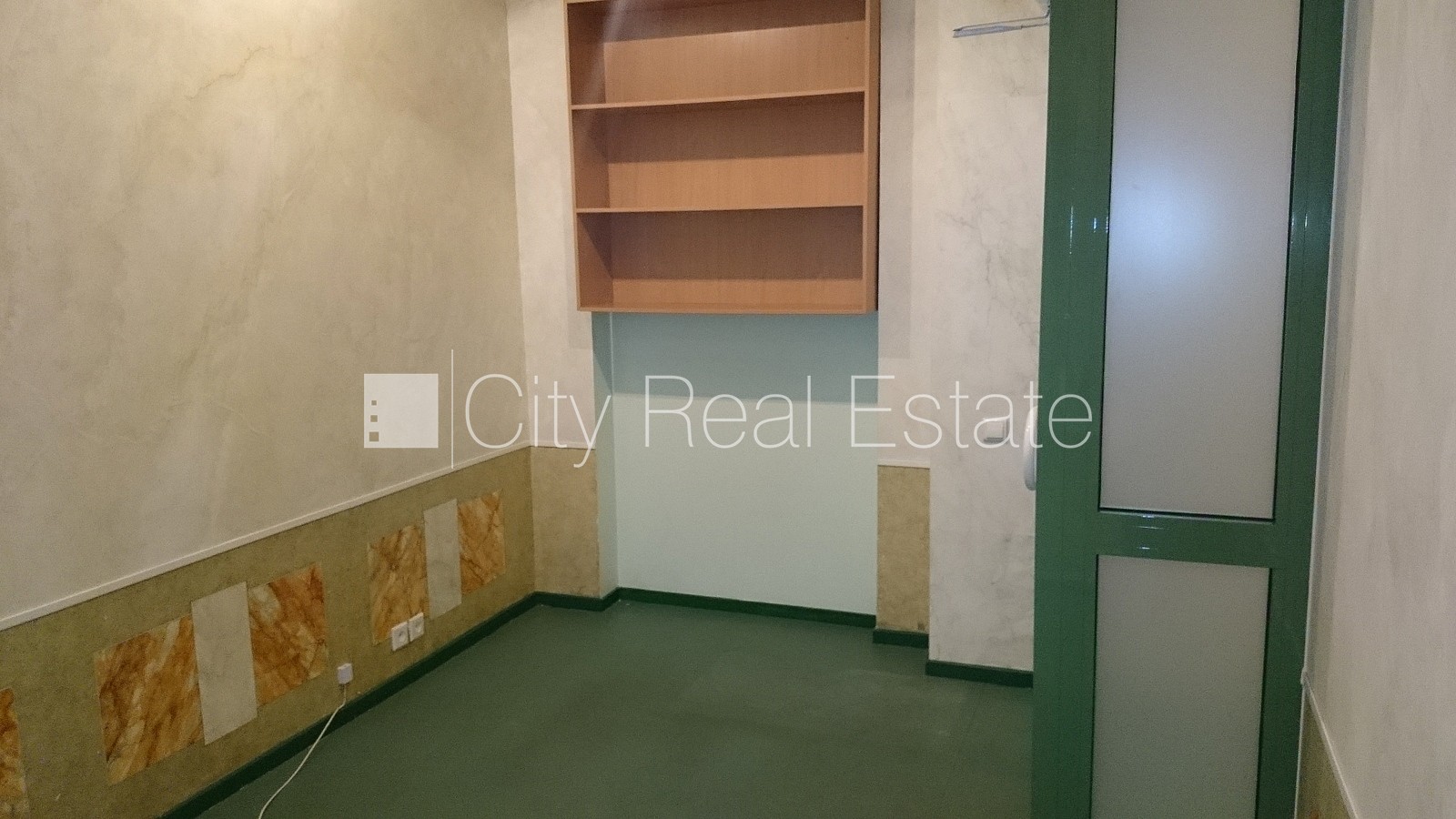 Объявление. Дом во дворе, реновированный дом, вход с улицы, лестничная клетка после косметического ремонта, Цена: 320 EUR/мес. Foto #3