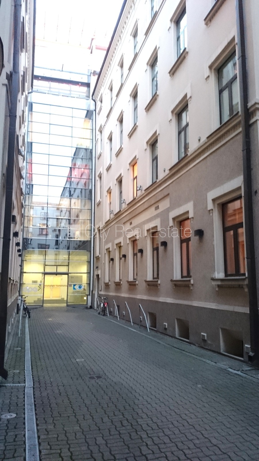 Объявление. Дом во дворе, реновированный дом, вход с улицы, лестничная клетка после косметического ремонта, Цена: 320 EUR/мес. Foto #11