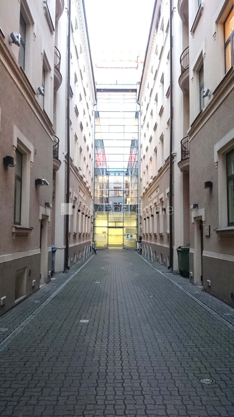 Объявление. Дом во дворе, реновированный дом, вход с улицы, лестничная клетка после косметического ремонта, Цена: 320 EUR/мес. Foto #12