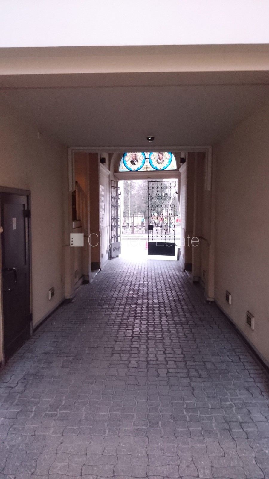 Объявление. Дом во дворе, реновированный дом, вход с улицы, лестничная клетка после косметического ремонта, Цена: 320 EUR/мес. Foto #13