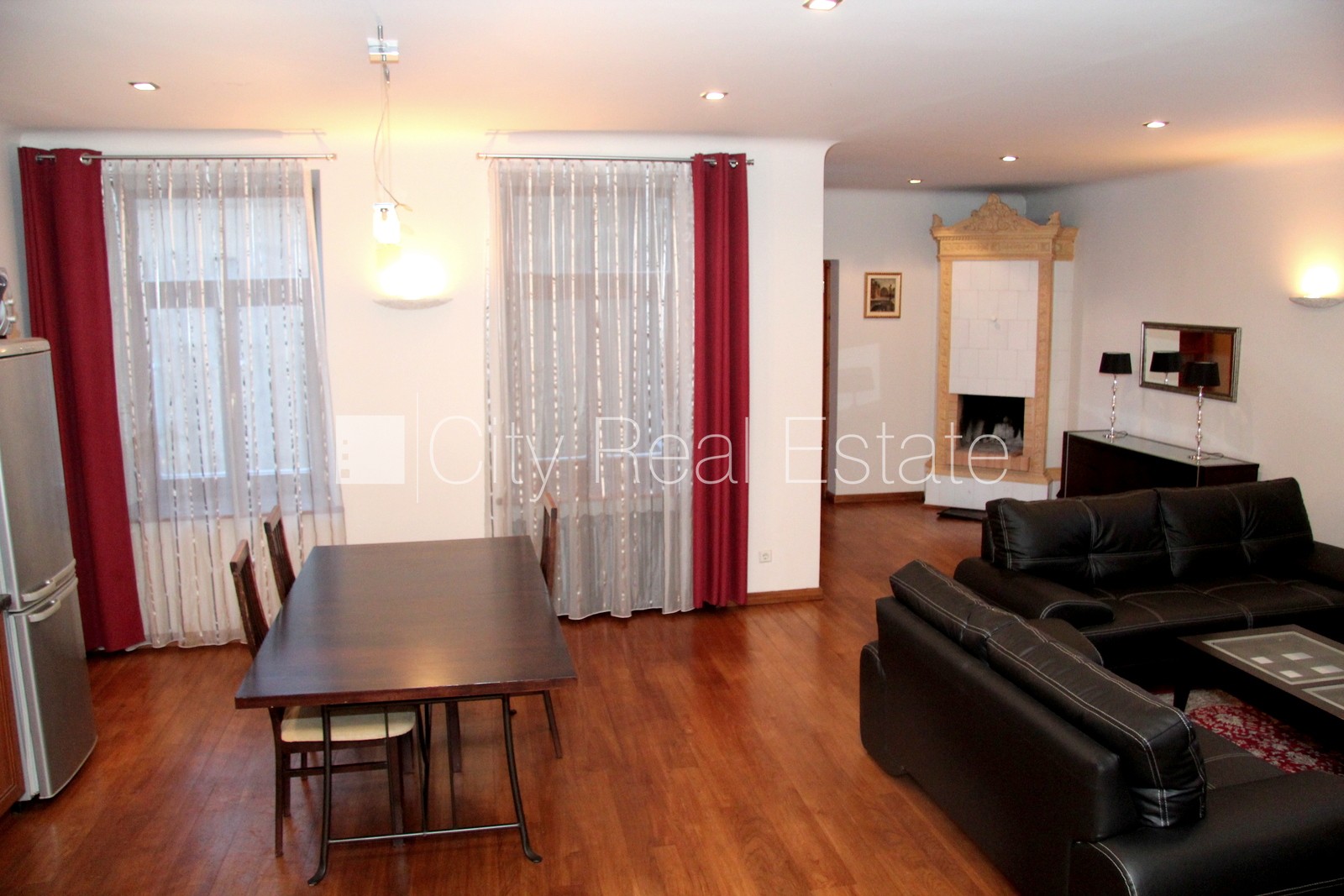 Sludinājumi. Pagalma ēka, slēgts pagalms, logi vērsti mājas abās pusēs, plašs skats no loga, guļamistabu skaits Cena: 159100 EUR Foto #2