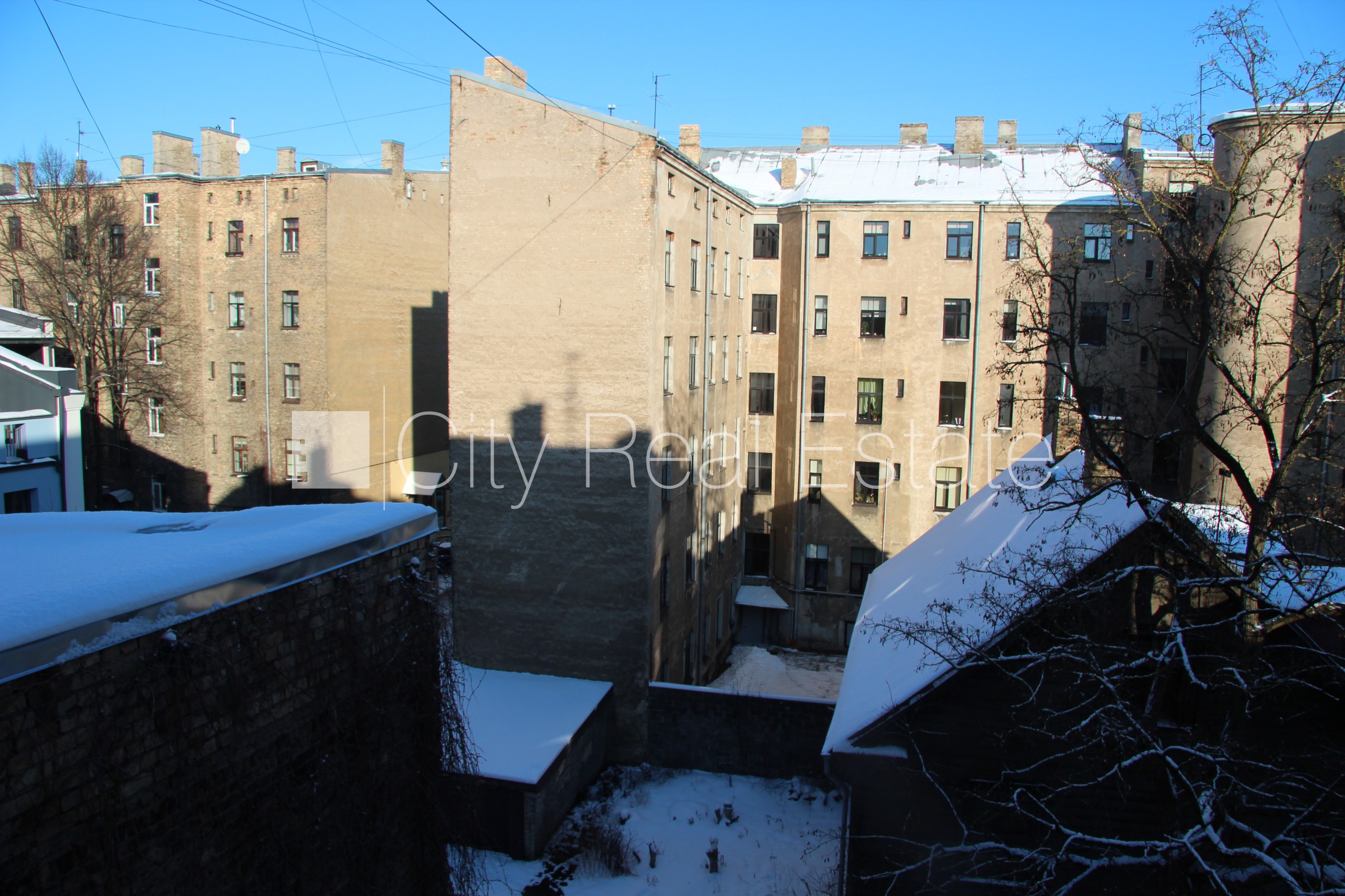 Sludinājumi. Pagalma ēka, slēgts pagalms, logi vērsti mājas abās pusēs, plašs skats no loga, guļamistabu skaits Cena: 159100 EUR Foto #22