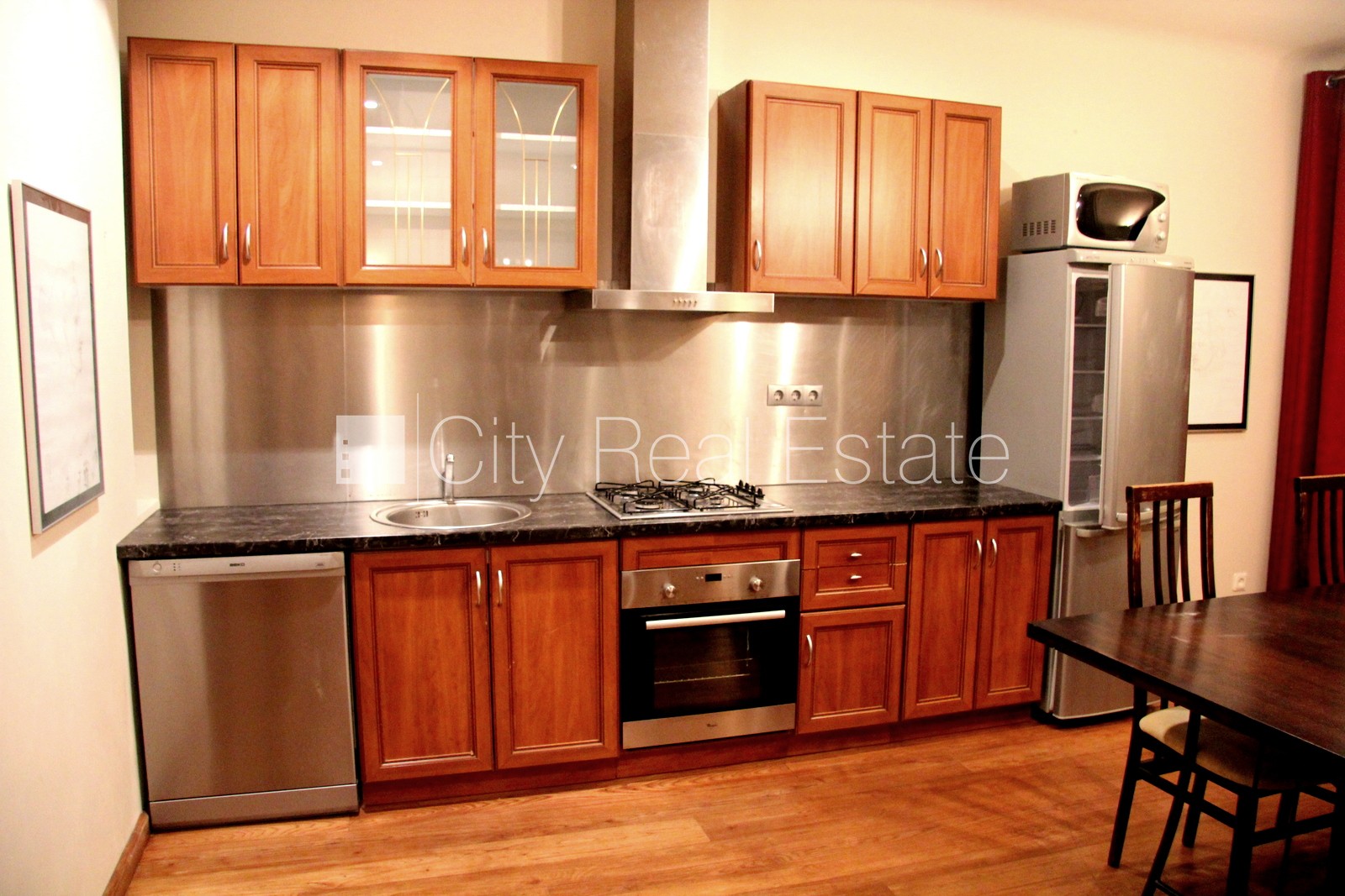 Sludinājumi. Pagalma ēka, slēgts pagalms, logi vērsti mājas abās pusēs, plašs skats no loga, guļamistabu skaits Cena: 159100 EUR Foto #6