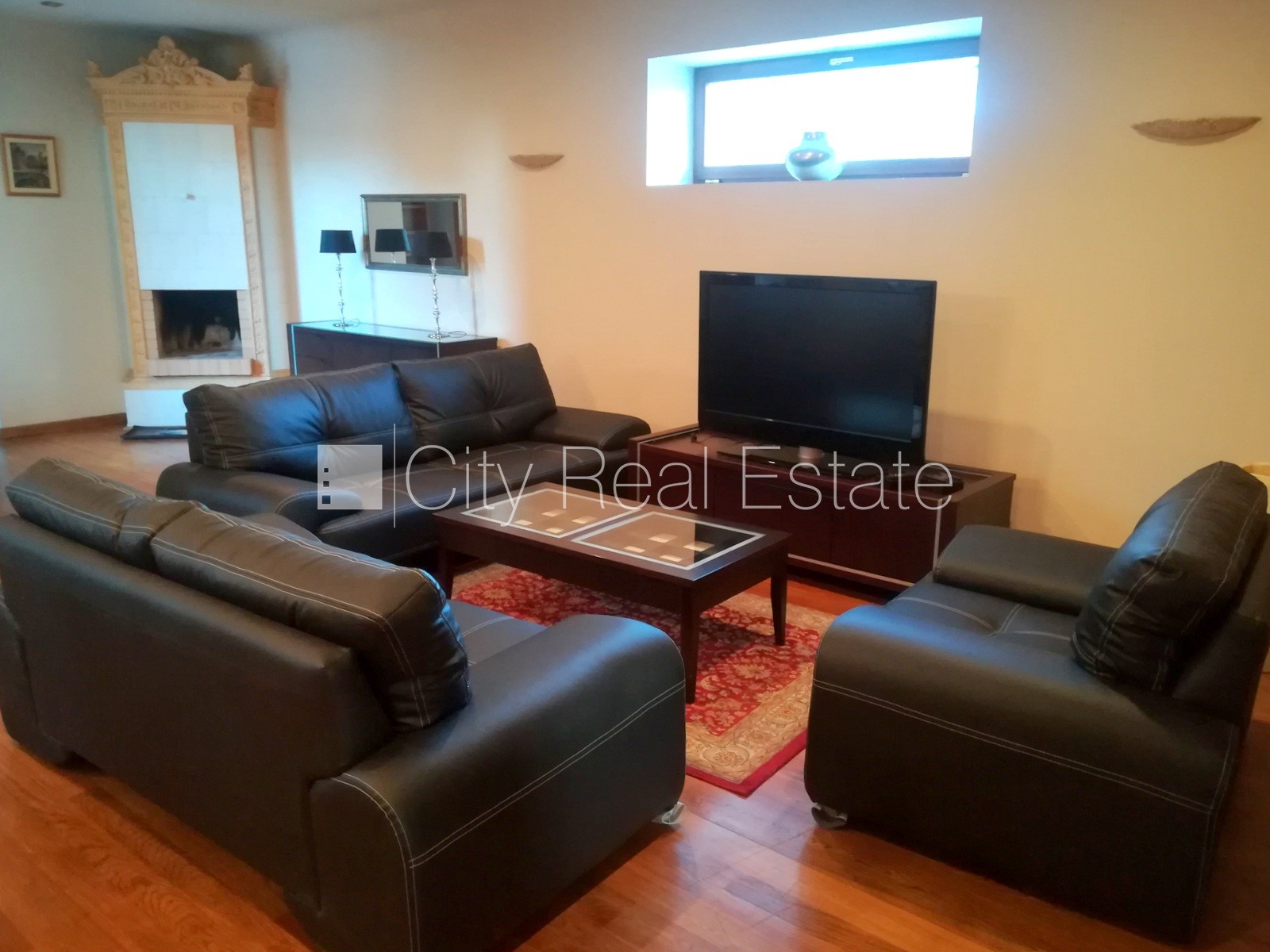 Sludinājumi. Pagalma ēka, slēgts pagalms, logi vērsti mājas abās pusēs, plašs skats no loga, guļamistabu skaits Cena: 159100 EUR Foto #3