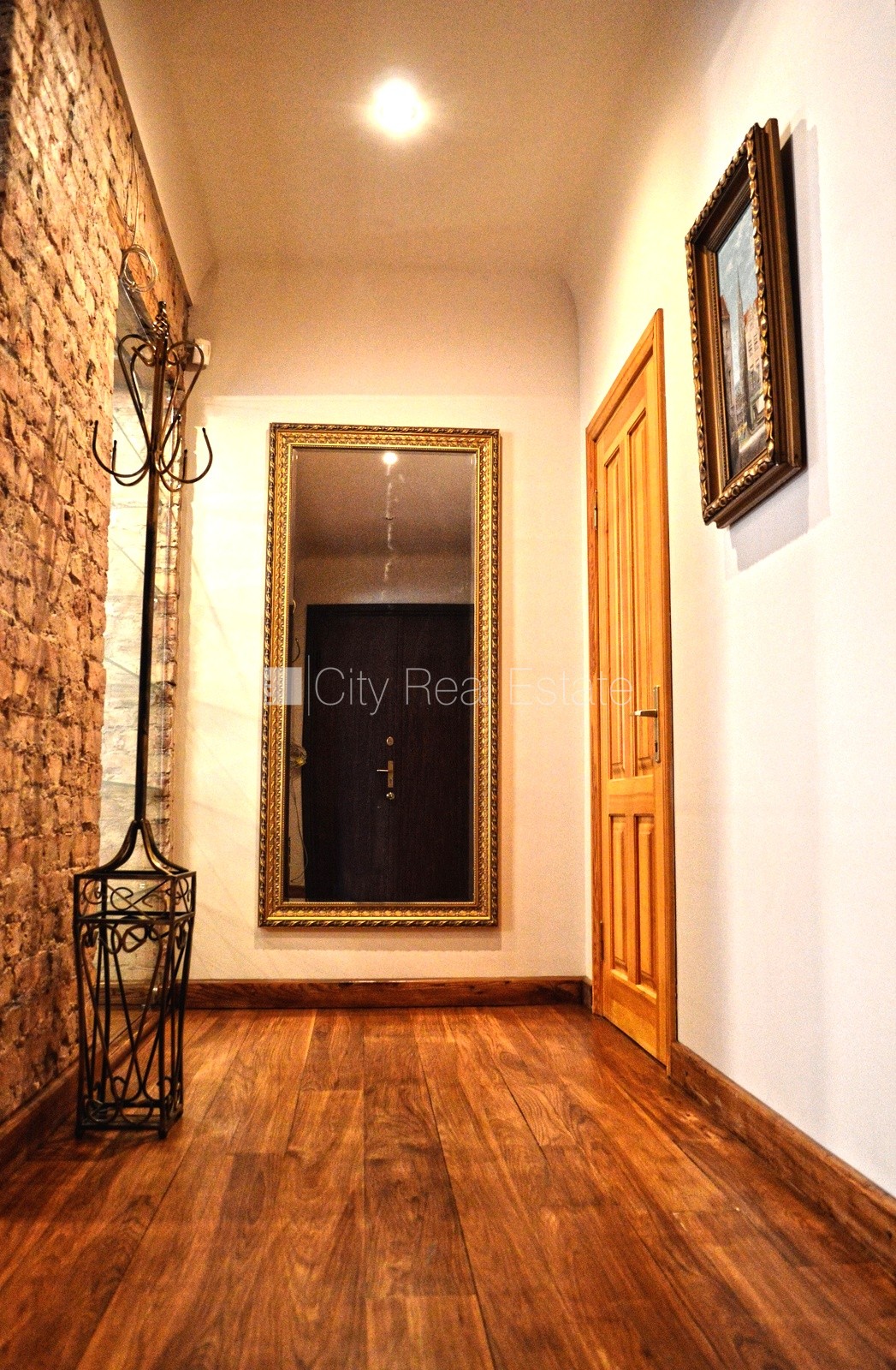 Sludinājumi. Pagalma ēka, slēgts pagalms, logi vērsti mājas abās pusēs, plašs skats no loga, guļamistabu skaits Cena: 159100 EUR Foto #16