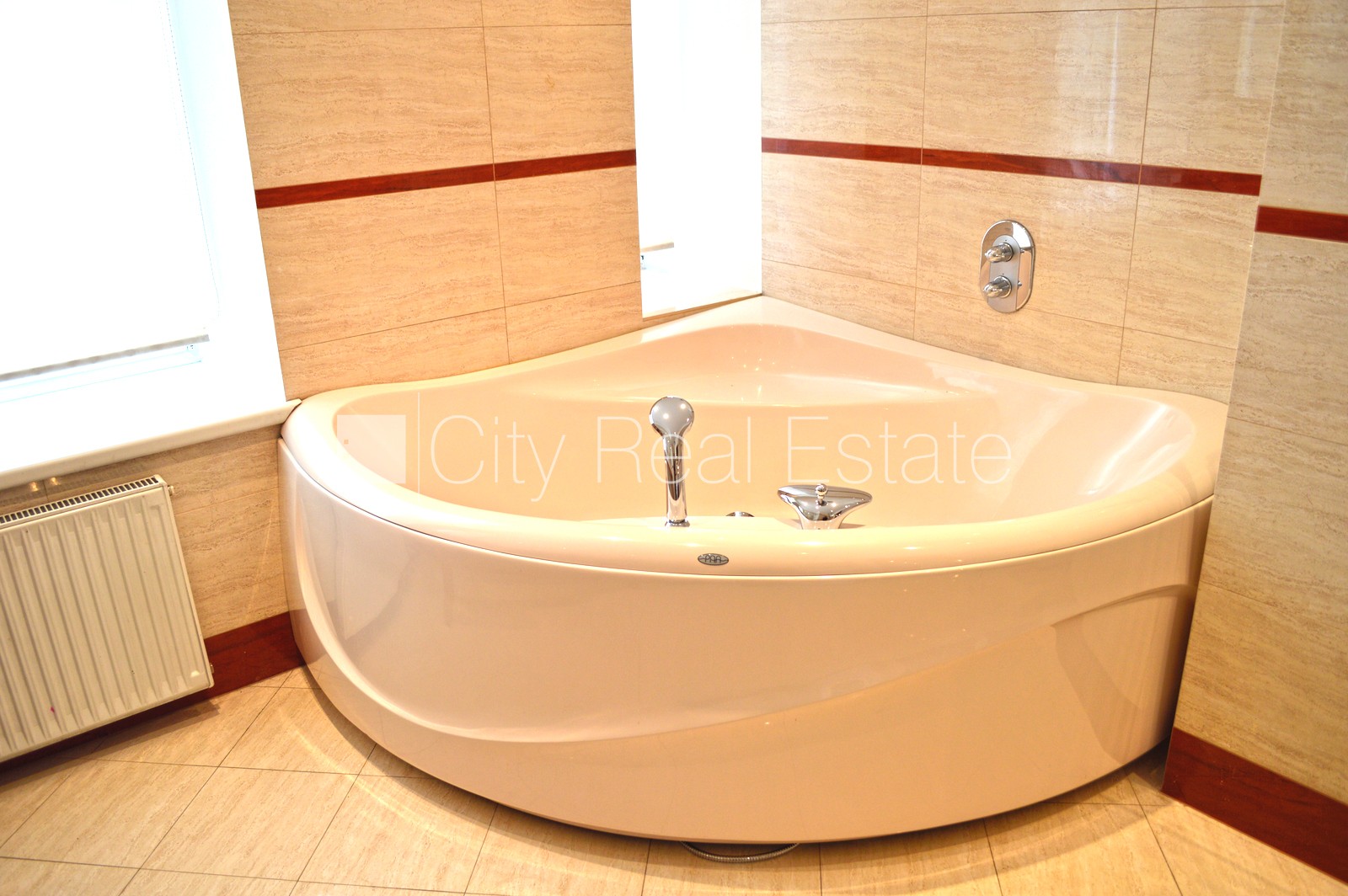 Sludinājumi. Pagalma ēka, slēgts pagalms, logi vērsti mājas abās pusēs, plašs skats no loga, guļamistabu skaits Cena: 159100 EUR Foto #23