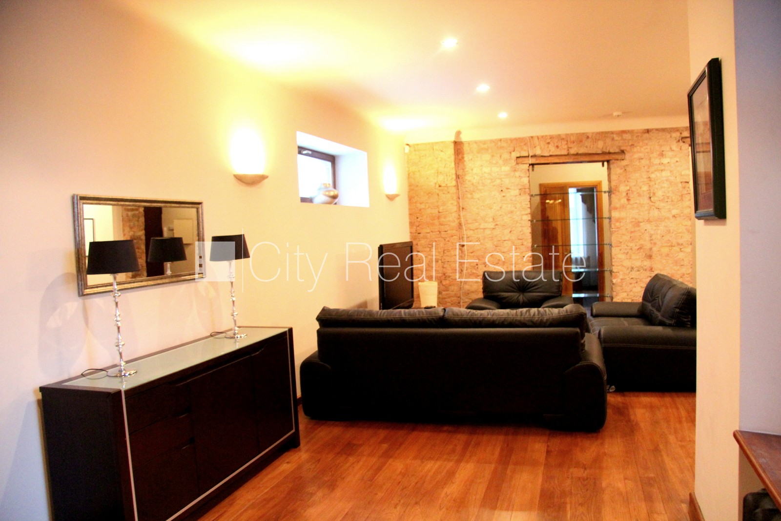 Sludinājumi. Pagalma ēka, slēgts pagalms, logi vērsti mājas abās pusēs, plašs skats no loga, guļamistabu skaits Cena: 159100 EUR Foto #14