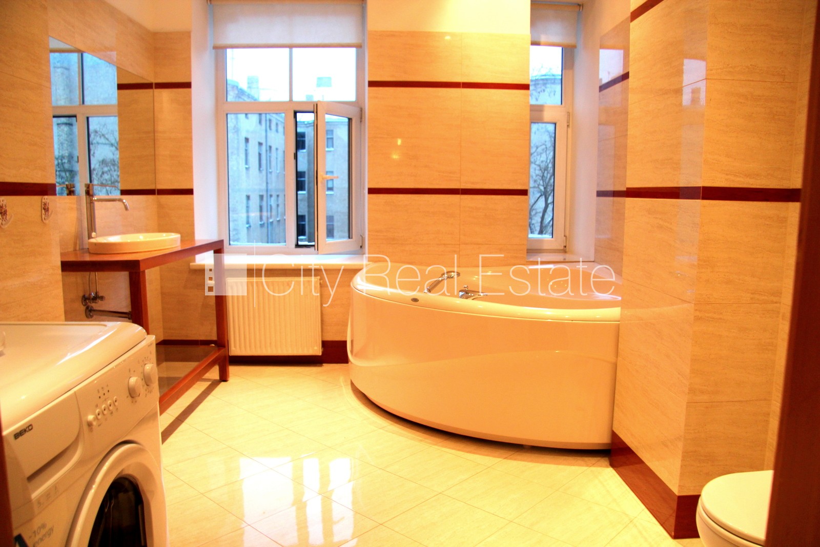 Sludinājumi. Pagalma ēka, slēgts pagalms, logi vērsti mājas abās pusēs, plašs skats no loga, guļamistabu skaits Cena: 159100 EUR Foto #21