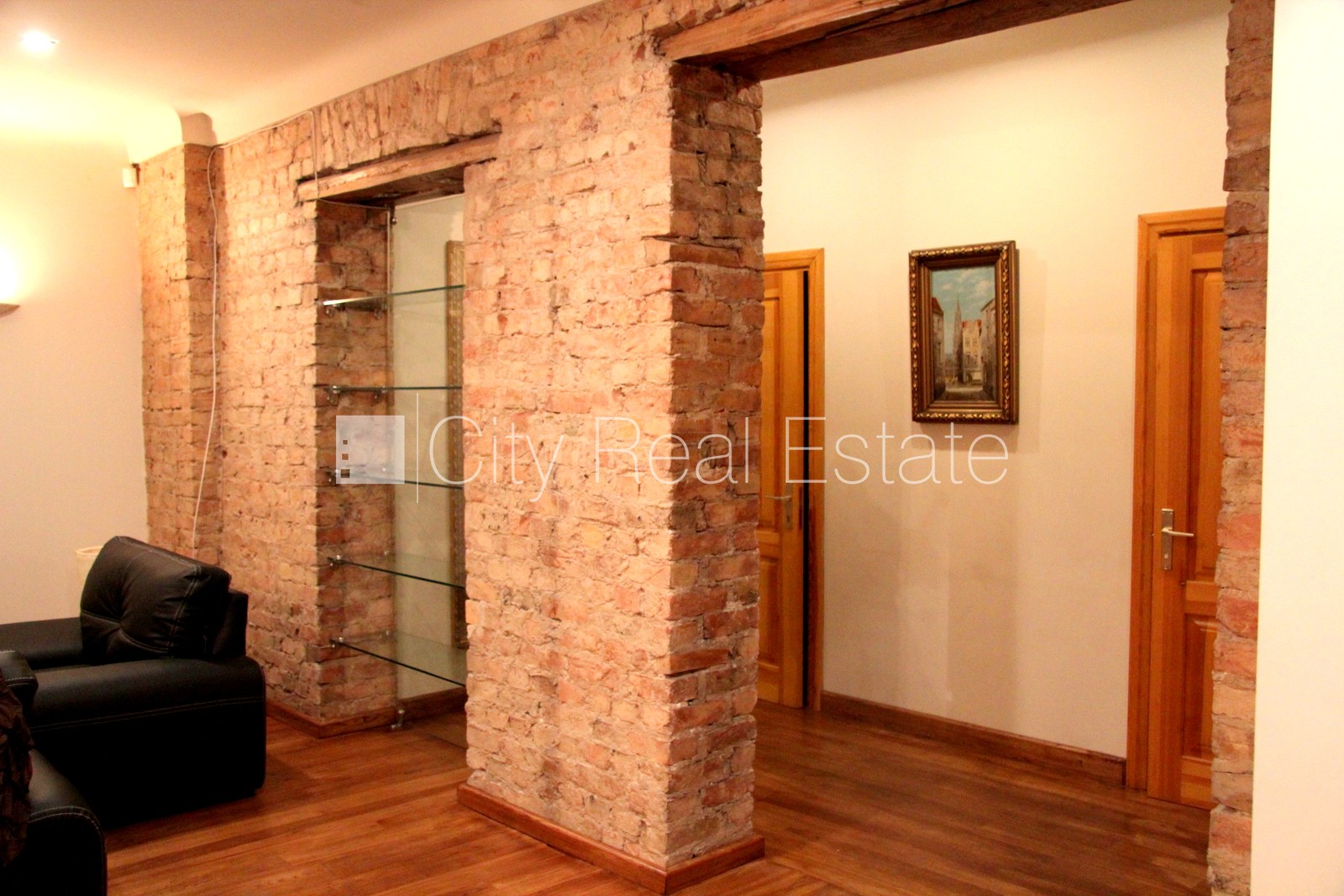 Sludinājumi. Pagalma ēka, slēgts pagalms, logi vērsti mājas abās pusēs, plašs skats no loga, guļamistabu skaits Cena: 159100 EUR Foto #15