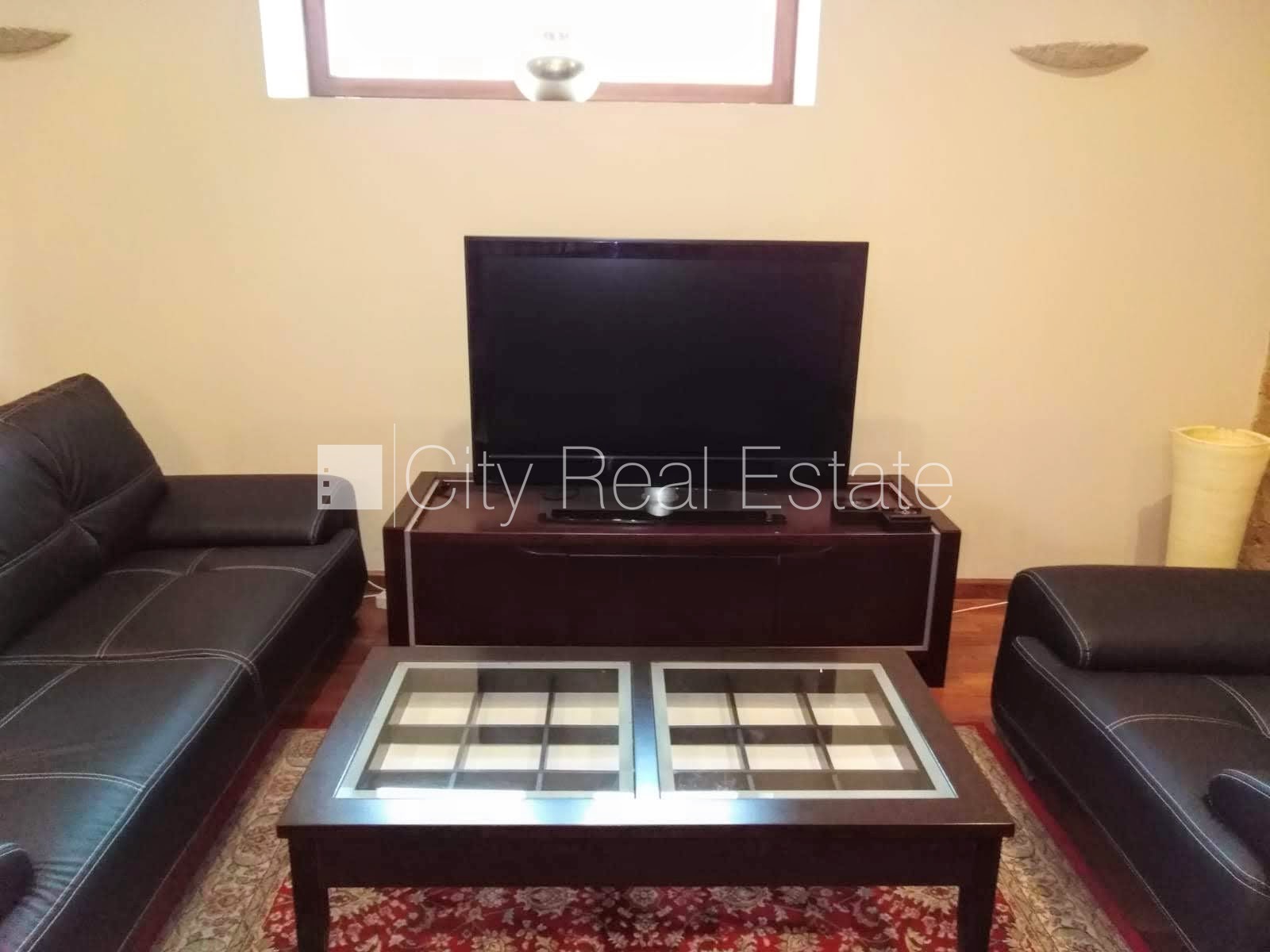 Sludinājumi. Pagalma ēka, slēgts pagalms, logi vērsti mājas abās pusēs, plašs skats no loga, guļamistabu skaits Cena: 159100 EUR Foto #4