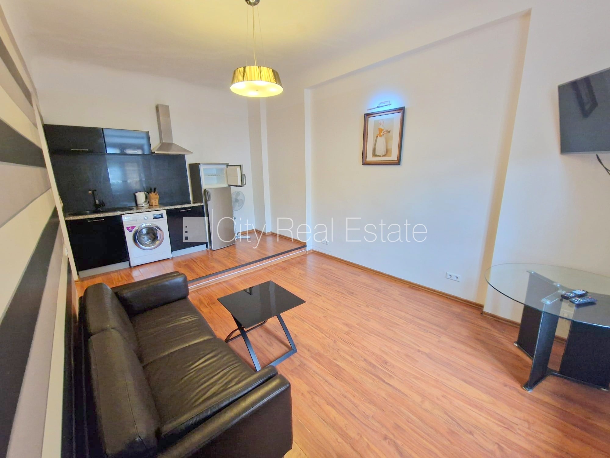 Sludinājumi. Projekts - Aleksandra Čaka 33, pagalma ēka, slēgts pagalms, ieeja no pagalma, kāpņu telpa pēc Cena: 420 EUR/mēn Foto #2