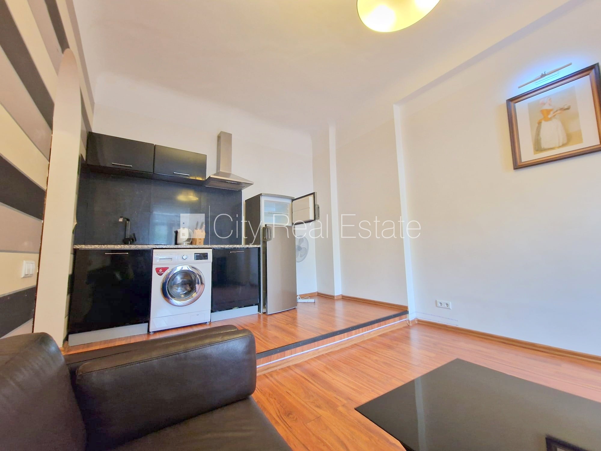 Sludinājumi. Projekts - Aleksandra Čaka 33, pagalma ēka, slēgts pagalms, ieeja no pagalma, kāpņu telpa pēc Cena: 420 EUR/mēn Foto #3