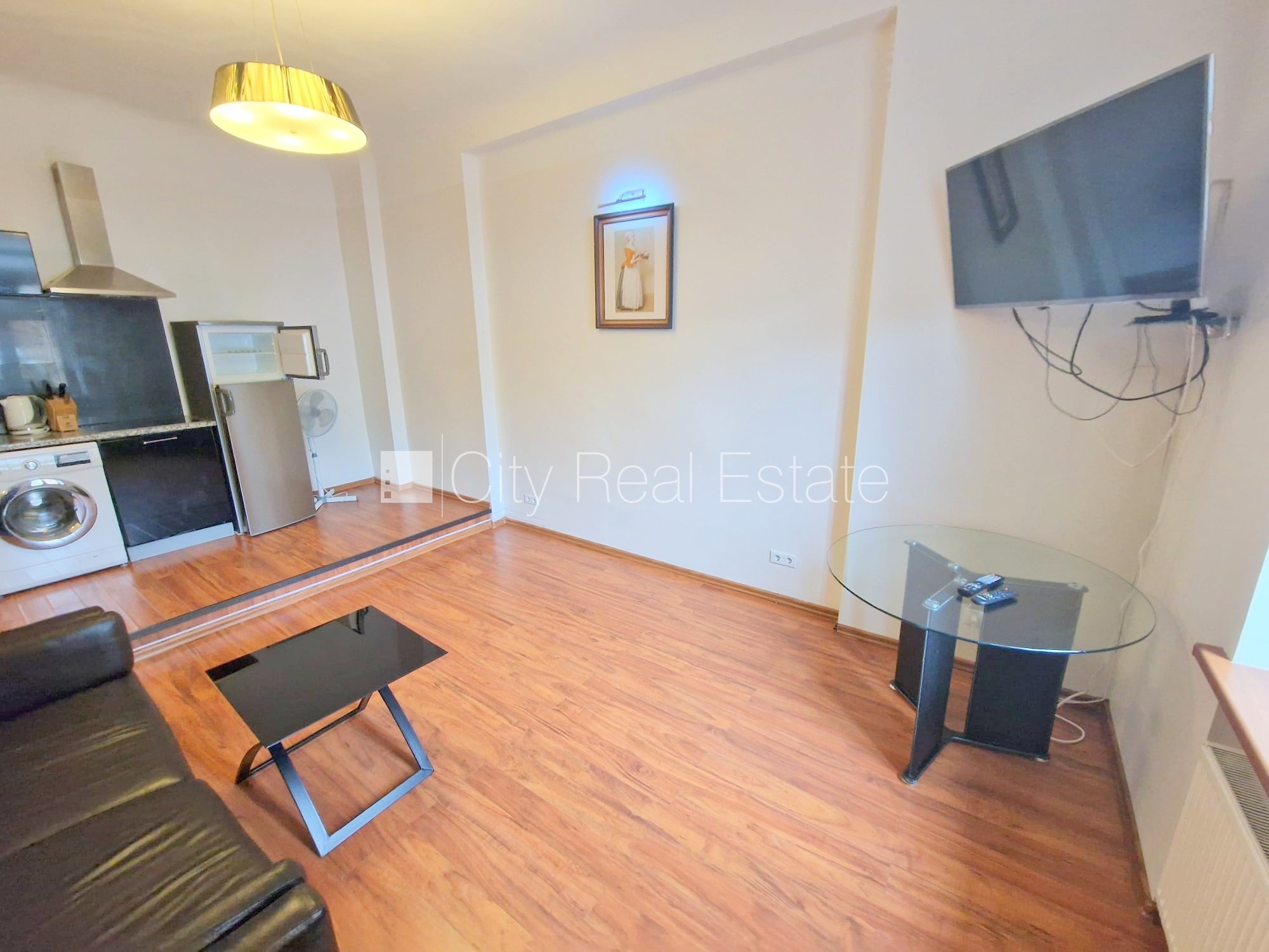 Sludinājumi. Projekts - Aleksandra Čaka 33, pagalma ēka, slēgts pagalms, ieeja no pagalma, kāpņu telpa pēc Cena: 420 EUR/mēn Foto #5