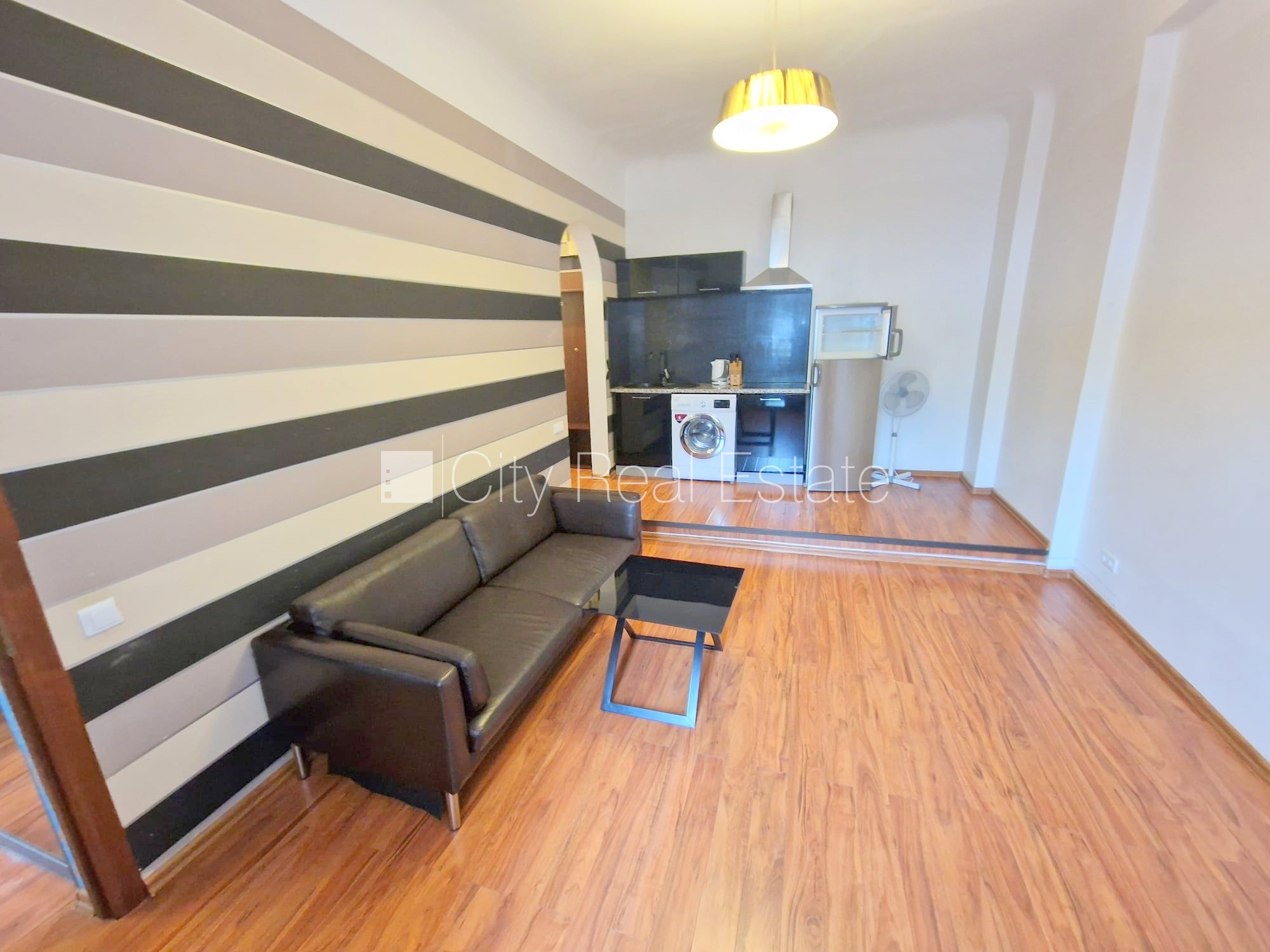 Sludinājumi. Projekts - Aleksandra Čaka 33, pagalma ēka, slēgts pagalms, ieeja no pagalma, kāpņu telpa pēc Cena: 420 EUR/mēn Foto #8