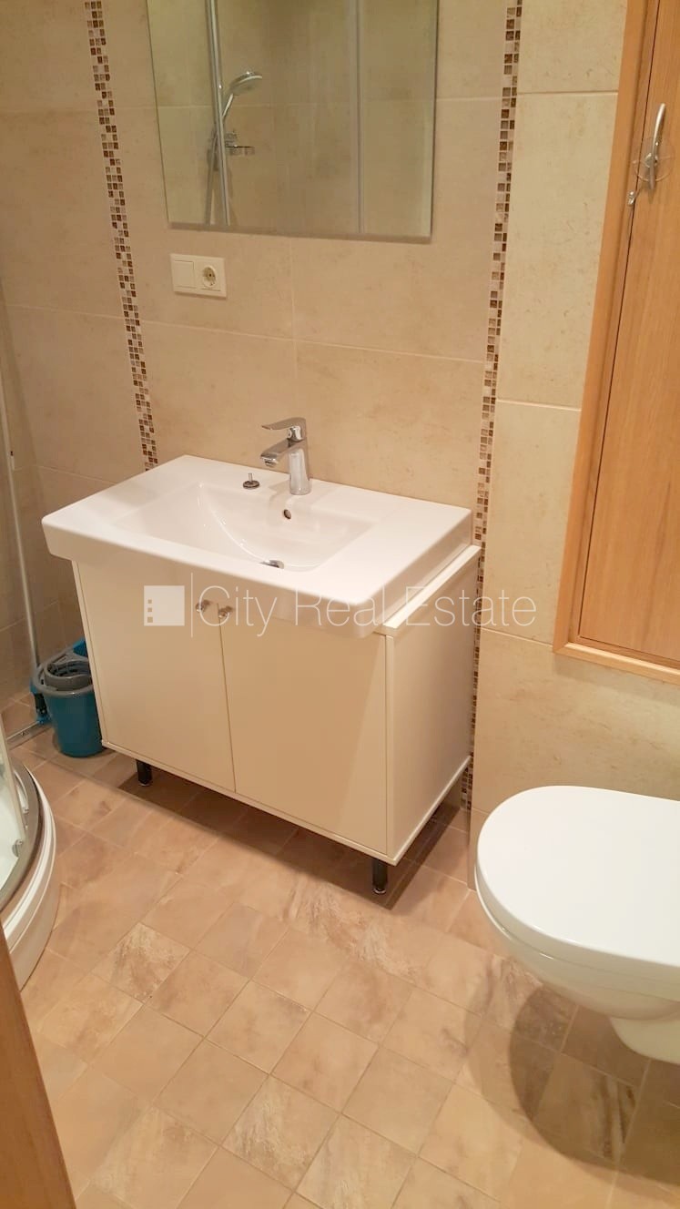 Объявление. Фасадный дом, реновированный дом, вход с улицы, лифт, лестничная клетка после капитального ремонта, Цена: 924 EUR/мес. Foto #8