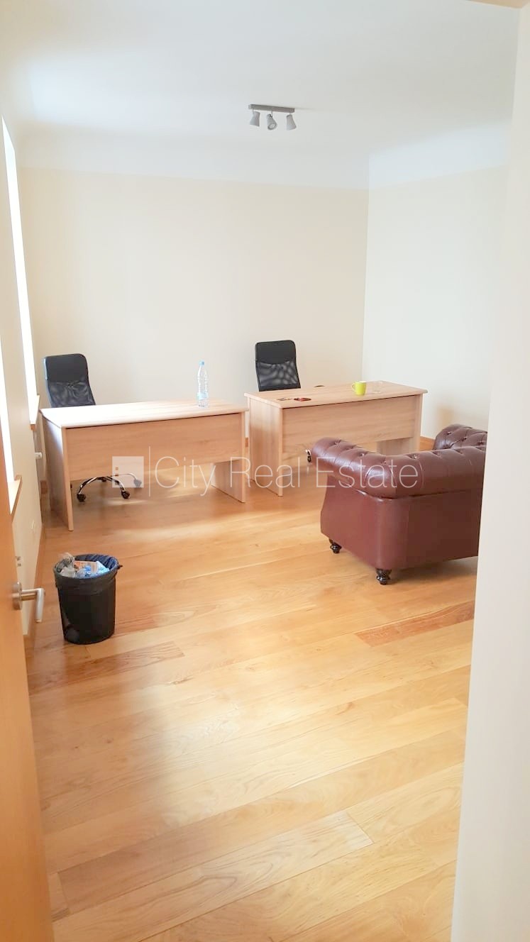 Объявление. Фасадный дом, реновированный дом, вход с улицы, лифт, лестничная клетка после капитального ремонта, Цена: 924 EUR/мес. Foto #3