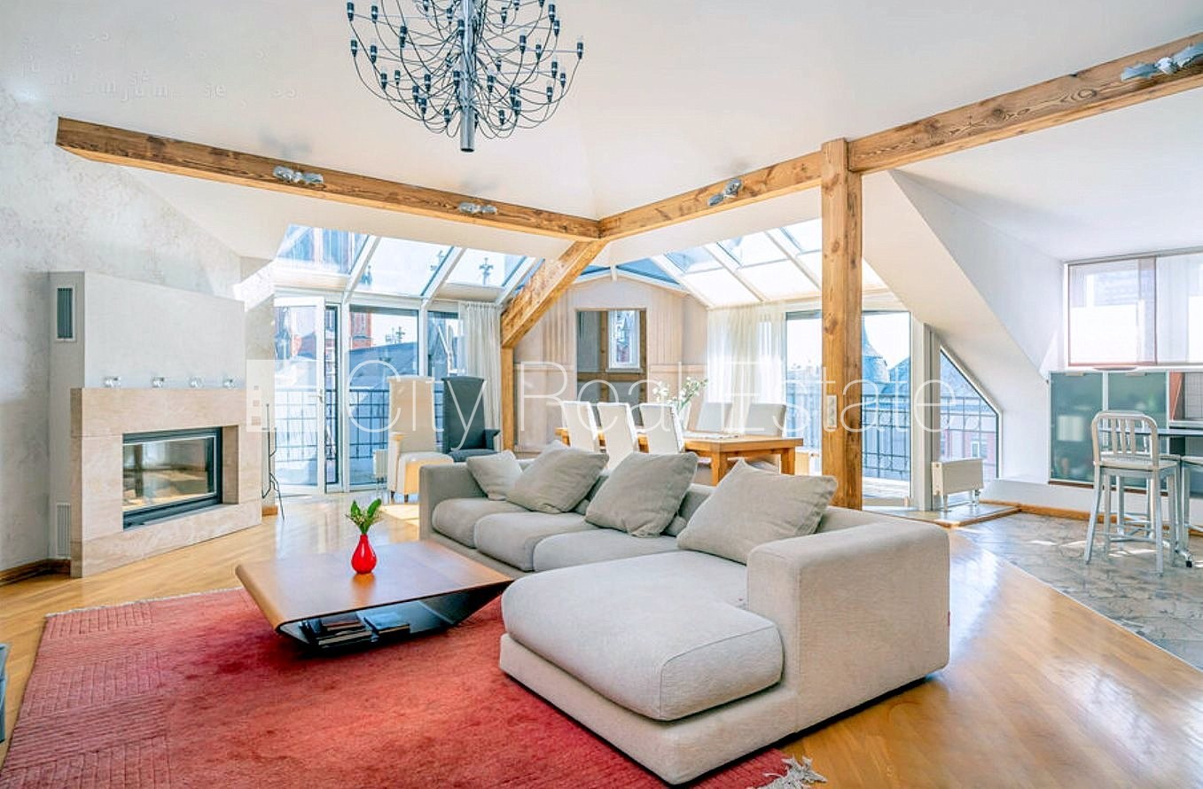 Sludinājumi. Zeme īpašumā, fasādes māja, renovēta māja, labiekārtota apzaļumota teritorija, bruģēts Cena: 595000 EUR Foto #2