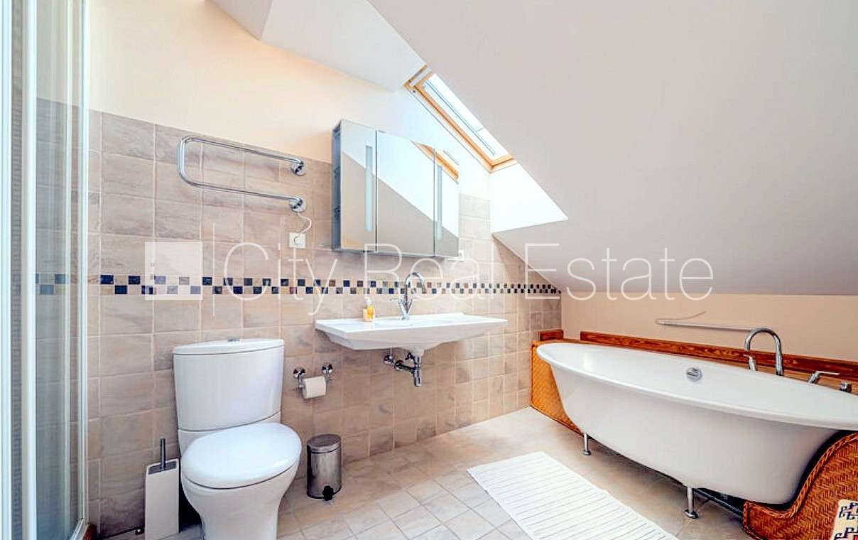 Sludinājumi. Zeme īpašumā, fasādes māja, renovēta māja, labiekārtota apzaļumota teritorija, bruģēts Cena: 595000 EUR Foto #12