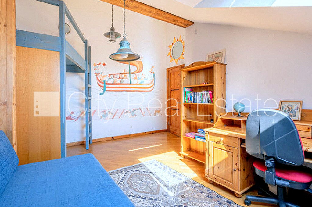 Sludinājumi. Zeme īpašumā, fasādes māja, renovēta māja, labiekārtota apzaļumota teritorija, bruģēts Cena: 595000 EUR Foto #13