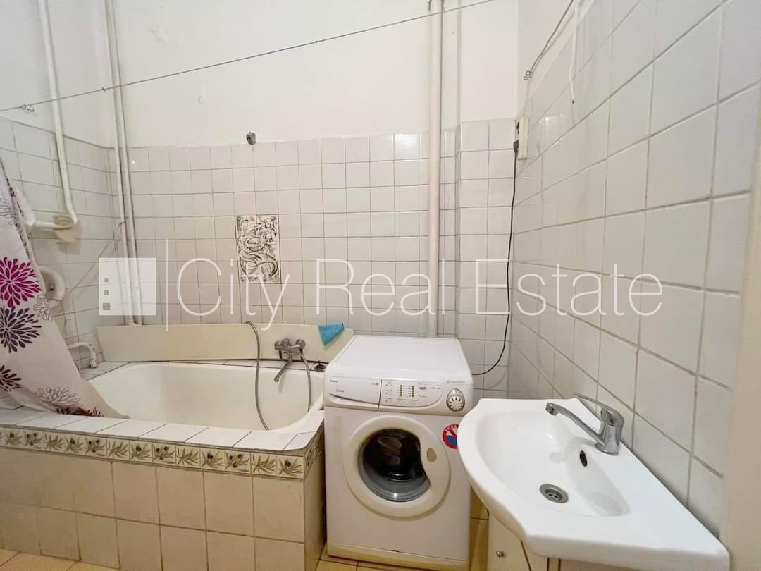 Sludinājumi. Vieta automašīnai, viena istaba izolēta, istabas caurstaigājamas, augstie griesti, kamīns, centrālā Cena: 500 EUR/mēn Foto #20