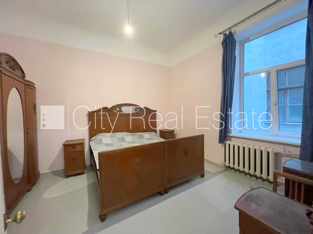 Sludinājumi. Vieta automašīnai, viena istaba izolēta, istabas caurstaigājamas, augstie griesti, kamīns, centrālā Cena: 500 EUR/mēn Foto #6