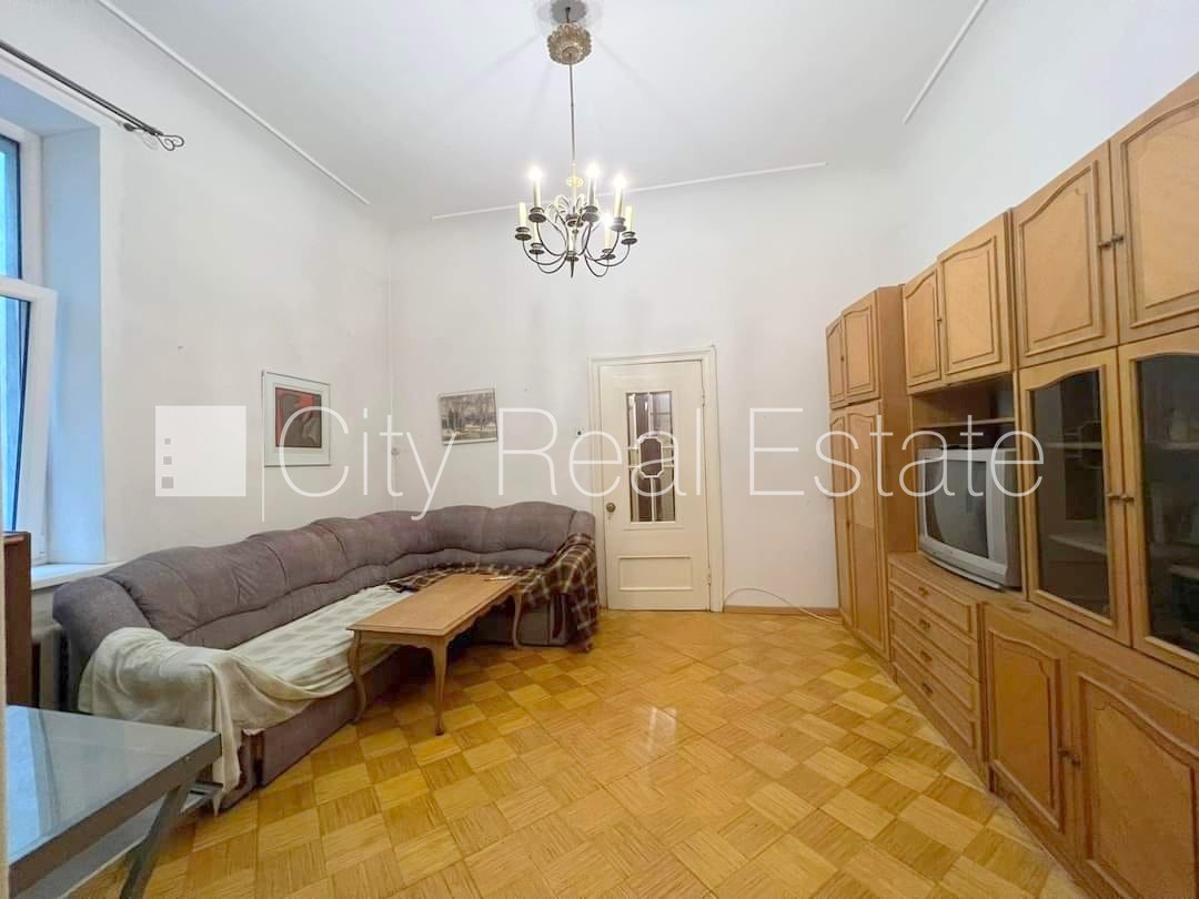 Sludinājumi. Vieta automašīnai, viena istaba izolēta, istabas caurstaigājamas, augstie griesti, kamīns, centrālā Cena: 500 EUR/mēn Foto #9