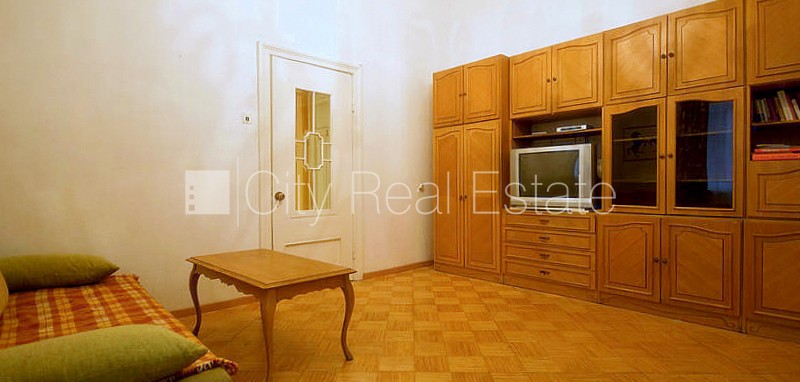 Sludinājumi. Vieta automašīnai, viena istaba izolēta, istabas caurstaigājamas, augstie griesti, kamīns, centrālā Cena: 500 EUR/mēn Foto #10