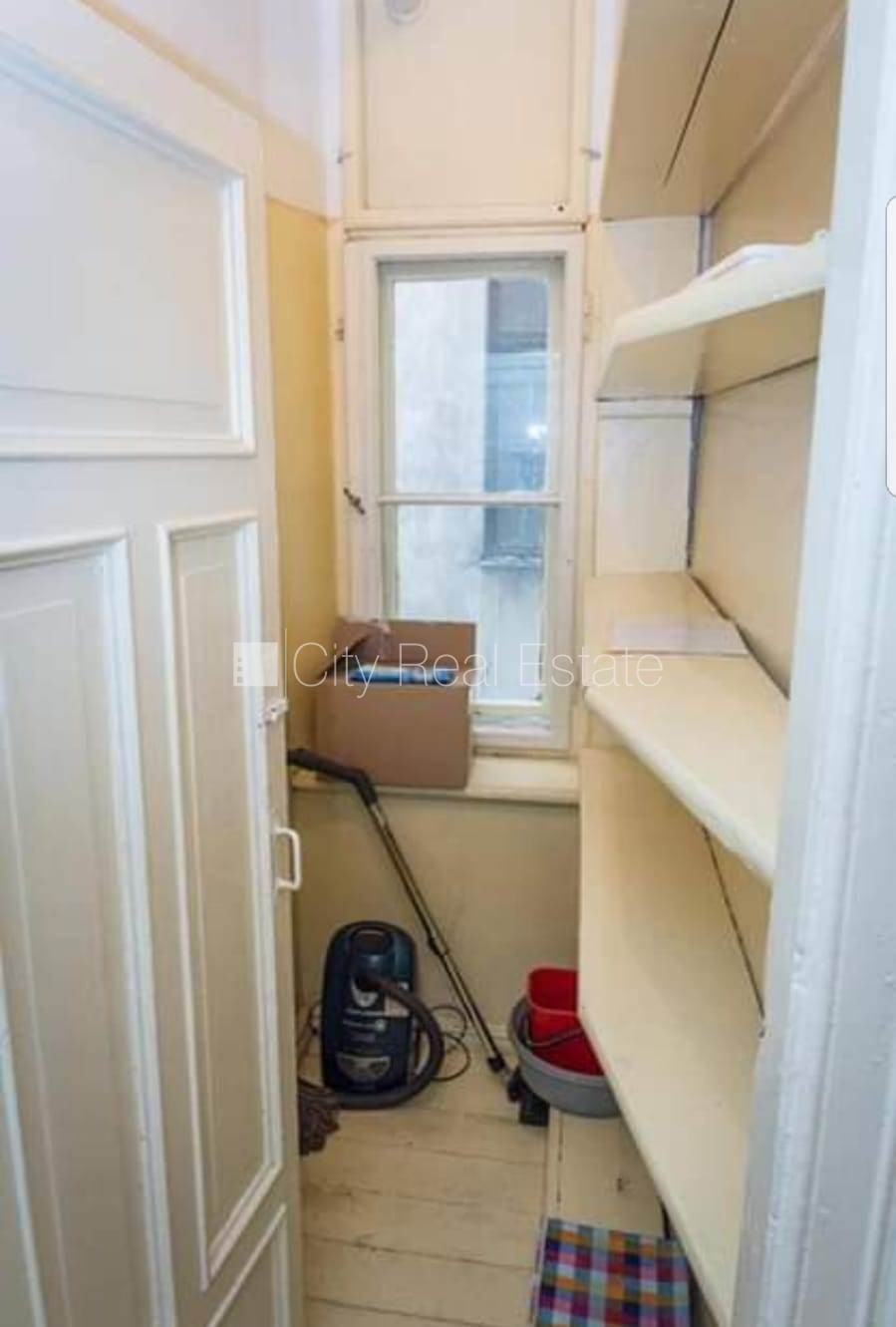 Sludinājumi. Vieta automašīnai, viena istaba izolēta, istabas caurstaigājamas, augstie griesti, kamīns, centrālā Cena: 500 EUR/mēn Foto #21