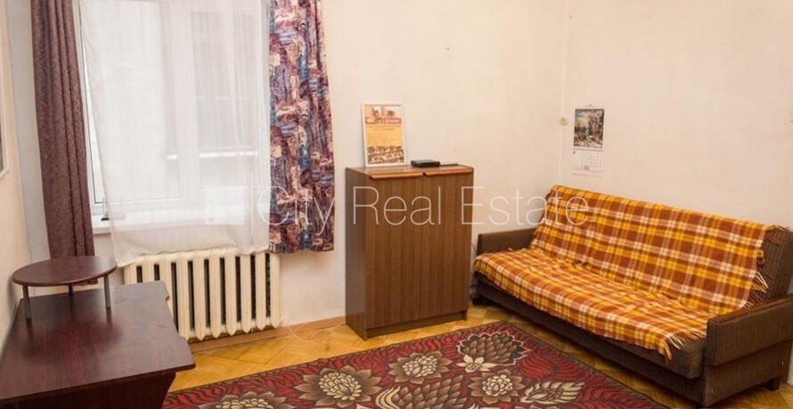 Sludinājumi. Vieta automašīnai, viena istaba izolēta, istabas caurstaigājamas, augstie griesti, kamīns, centrālā Cena: 500 EUR/mēn Foto #3