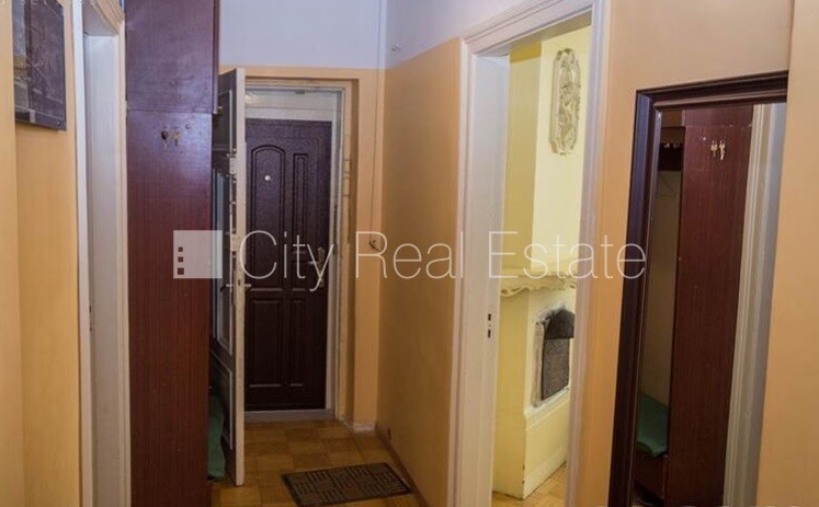 Sludinājumi. Vieta automašīnai, viena istaba izolēta, istabas caurstaigājamas, augstie griesti, kamīns, centrālā Cena: 500 EUR/mēn Foto #11