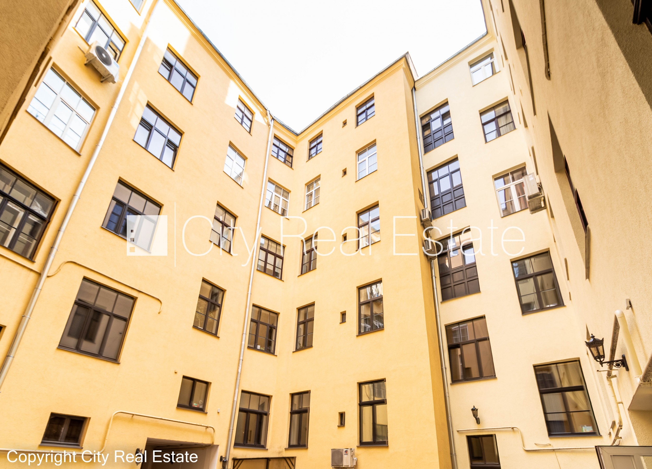 Sludinājumi. Vieta automašīnai, viena istaba izolēta, istabas caurstaigājamas, augstie griesti, kamīns, centrālā Cena: 500 EUR/mēn Foto #24