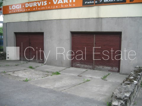 Sludinājumi. Fasādes māja, šīfera jumta segums, labiekārtots apzaļumots pagalms, iežogota teritorija, iežogota Cena: 380000 EUR Foto #17