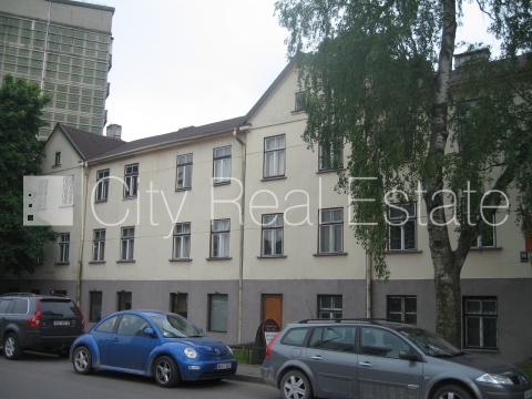 Sludinājumi. Fasādes māja, šīfera jumta segums, labiekārtots apzaļumots pagalms, iežogota teritorija, iežogota Cena: 380000 EUR Foto #3