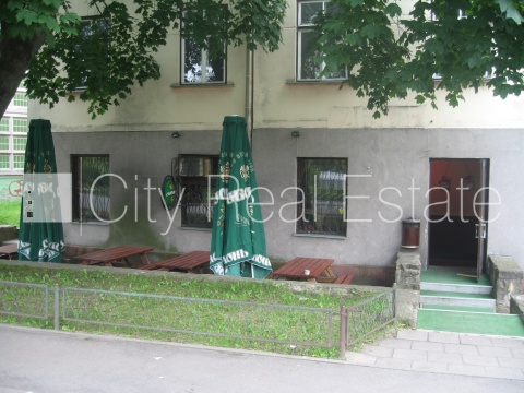 Sludinājumi. Fasādes māja, šīfera jumta segums, labiekārtots apzaļumots pagalms, iežogota teritorija, iežogota Cena: 380000 EUR Foto #5