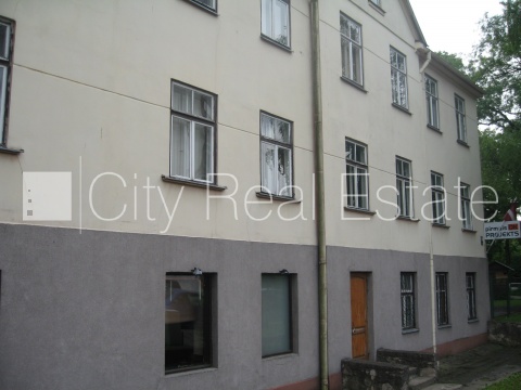 Sludinājumi. Fasādes māja, šīfera jumta segums, labiekārtots apzaļumots pagalms, iežogota teritorija, iežogota Cena: 380000 EUR Foto #22