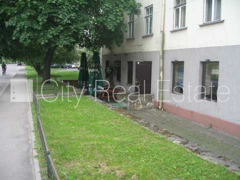 Sludinājumi. Fasādes māja, šīfera jumta segums, labiekārtots apzaļumots pagalms, iežogota teritorija, iežogota Cena: 380000 EUR Foto #7