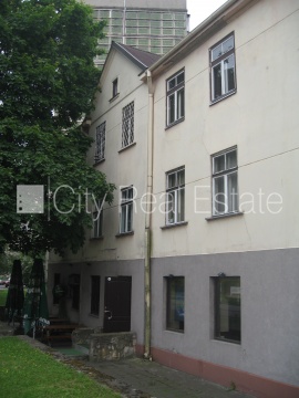 Sludinājumi. Fasādes māja, šīfera jumta segums, labiekārtots apzaļumots pagalms, iežogota teritorija, iežogota Cena: 380000 EUR Foto #8